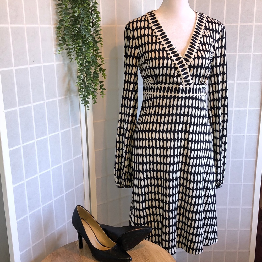 INC International Concepts Long Sleeve, V-neck, Knit Dress in Black & Ivory S